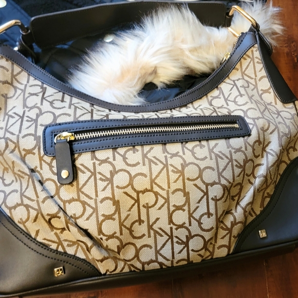 Calvin Klein bag (medium) like new,clean - Picture 5 of 6